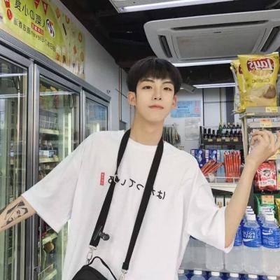 简单帅气的男生头像中老年图片