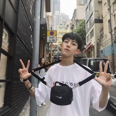 简单帅气的男生头像中老年图片