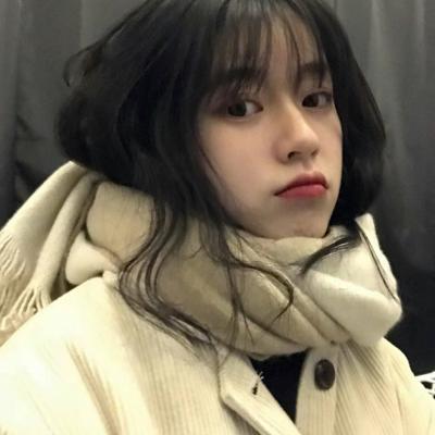 qq女生正面全身头像图片