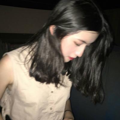 qq女生正面全身头像图片