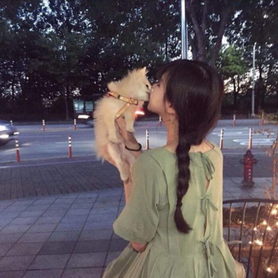 qq女生正面全身头像图片