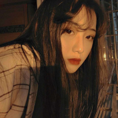 qq女生正面全身头像图片