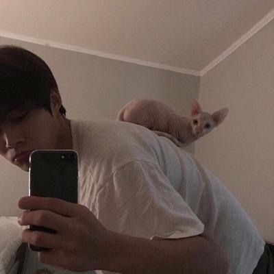 男生满脸受伤头像图片
