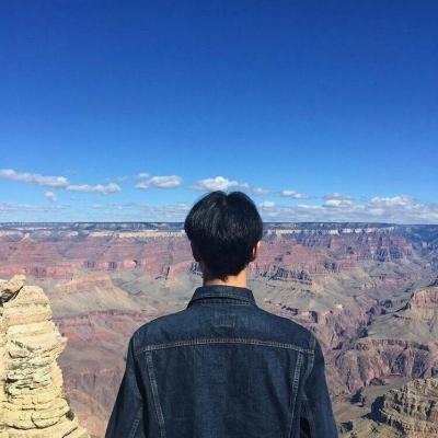 男生满脸受伤头像图片