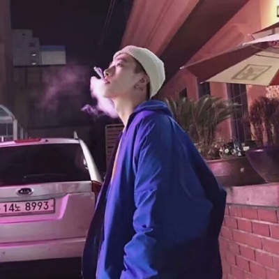 男生满脸受伤头像图片