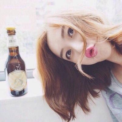 qq头像女生纯文字黑白图片