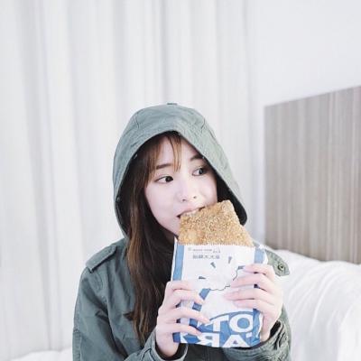 qq头像女生纯文字黑白图片