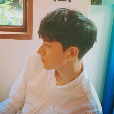 2018阳光帅气超有范的男生头像高中图片