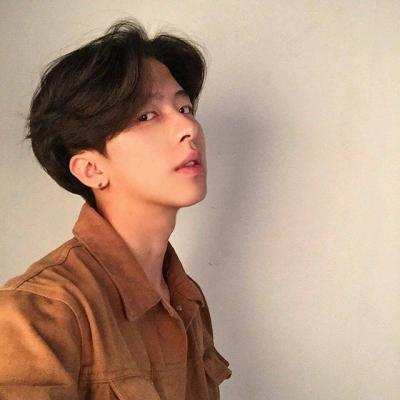 2018阳光帅气超有范的男生头像高中图片