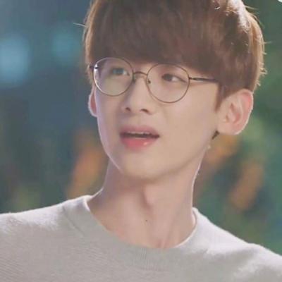 2018阳光帅气超有范的男生头像高中图片