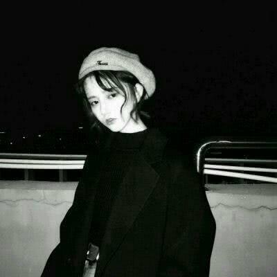 伤感头像女生带字大图