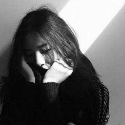 伤感头像女生带字大图图片