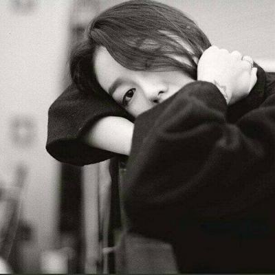 伤感头像女生带字大图图片