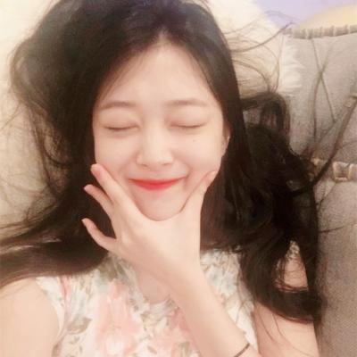 qq头像女生嘴叼玫瑰花图片
