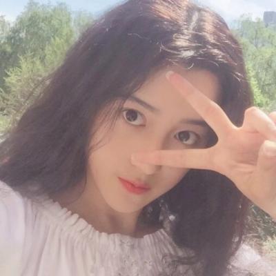 qq头像女生嘴叼玫瑰花图片