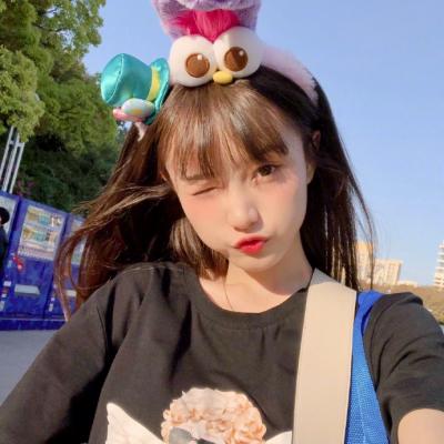 qq头像女生嘴叼玫瑰花图片