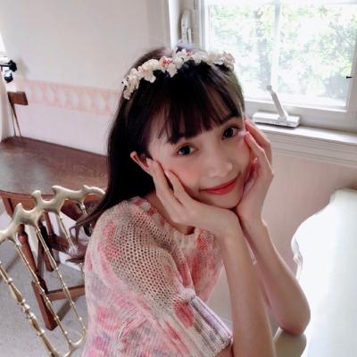 qq头像女生嘴叼玫瑰花
