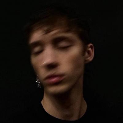 男生照镜子的帅气头像图片