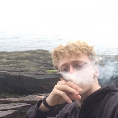 男生照镜子的帅气头像图片