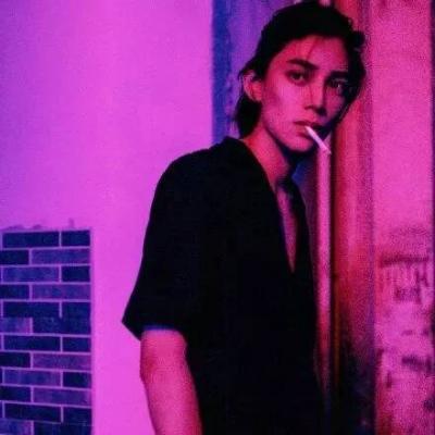 2018最潮qq头像动漫qq抽烟头像男生图片