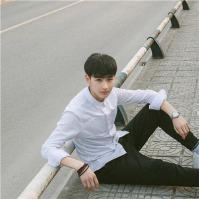 白睫毛动漫男生头像图片