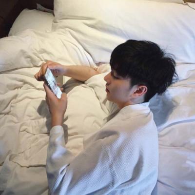 白睫毛动漫男生头像图片