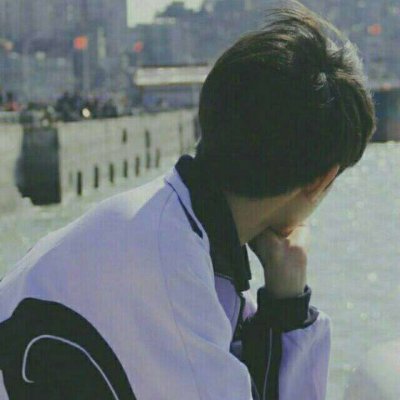 2018最潮qq头像男帅气冷酷真人男生摸猫的头像图片