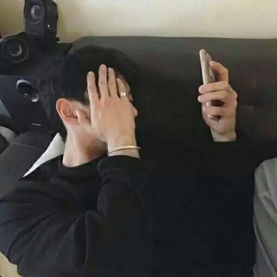 2018最潮qq头像男帅气冷酷真人男生摸猫的头像图片