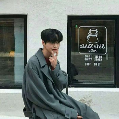 2018最潮qq头像男帅气冷酷真人男生摸猫的头像图片