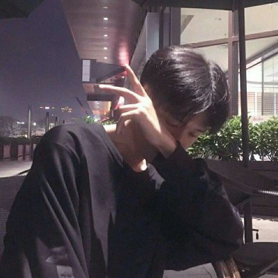 2018最潮qq头像男帅气冷酷真人男生摸猫的头像图片