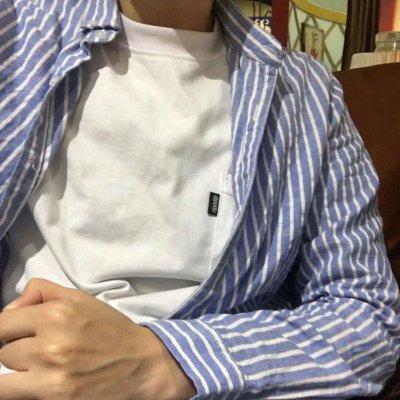 2018最潮qq头像男帅气冷酷真人男生摸猫的头像图片