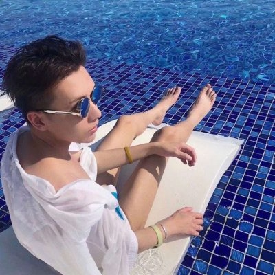 2018最火微信头像男成熟孤独日漫校园男生头像图片