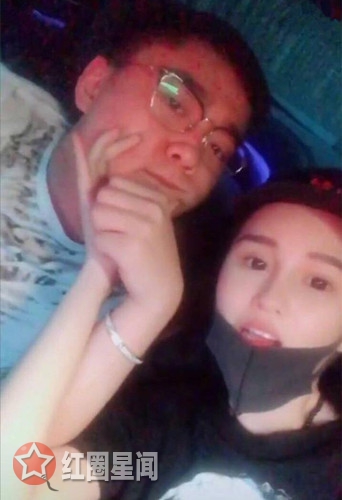 球球男友小犟虎是谁 赵本山女儿大方公开恋情图片
