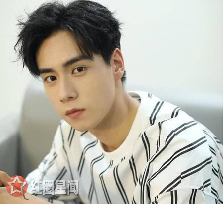 胡一天夜会红衣女子怎么回事 胡一天身陷夜会门疑似恋爱