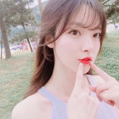 qq头像女生带黑色帽子图片