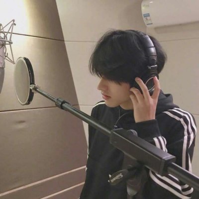 2018抖音流行头像帅气小哥哥动漫唯美黑白头像 男生头像带字图片