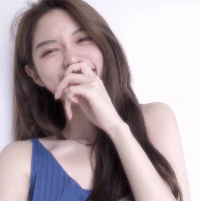 女生拿手机的霸气头像图片