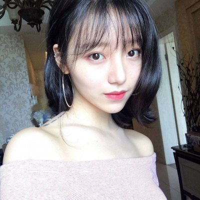 女生拿手机的霸气头像图片
