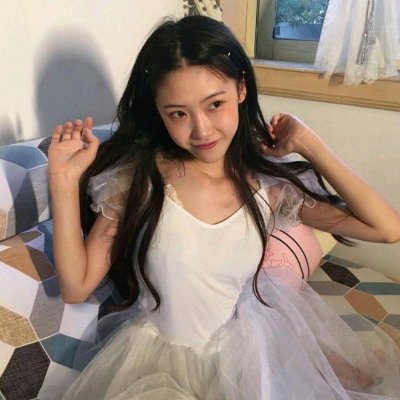 女生拿手机的霸气头像图片