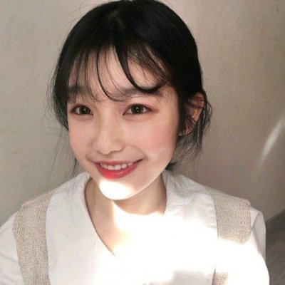 女生拿手机的霸气头像图片
