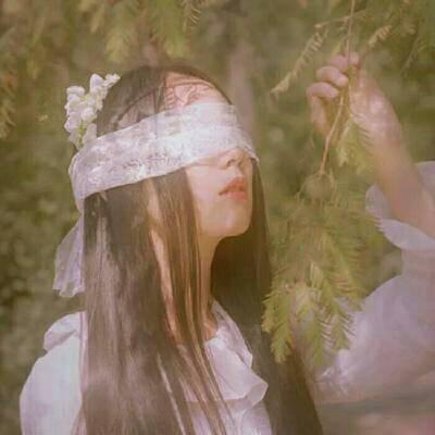 QQ头像动漫女生下身图片