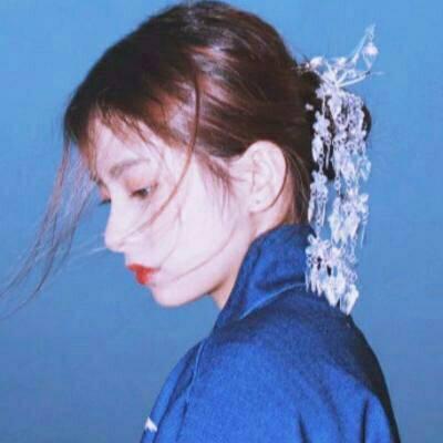 QQ头像动漫女生下身图片