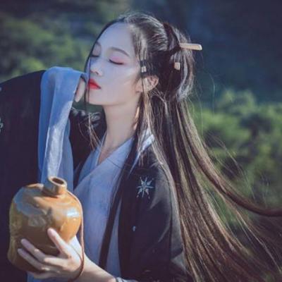 QQ头像动漫女生下身图片