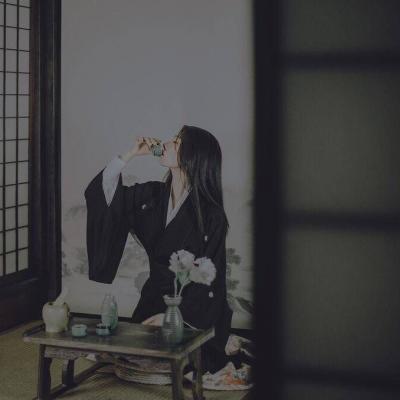 QQ头像动漫女生下身图片