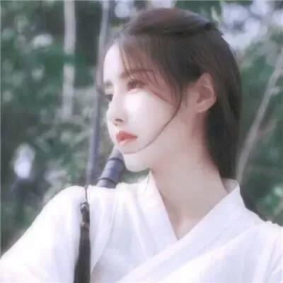 QQ头像动漫女生下身图片