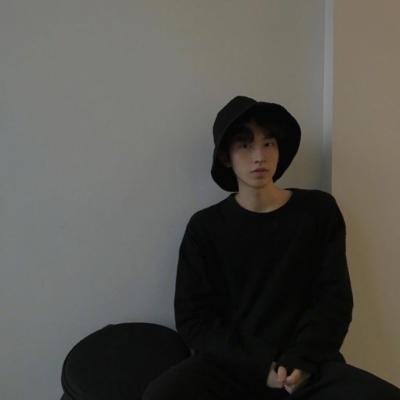 2018最流行的头像男帅气撩人狗狗和男生头像图片