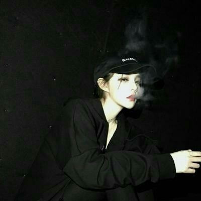 qq头像带血女生头像图片