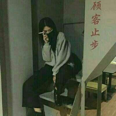 qq头像带血女生头像图片