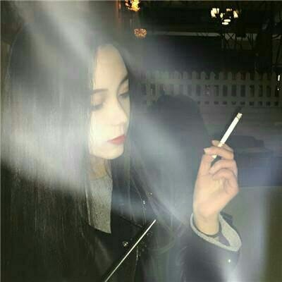 qq头像带血女生头像图片