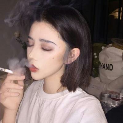 qq头像带血女生头像图片